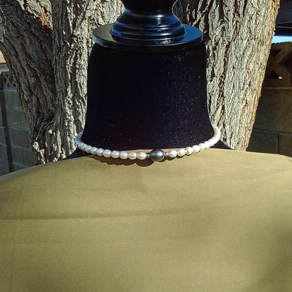 Freshwater Lavender and Peacock Pearl Necklace - Picture 3 of 7